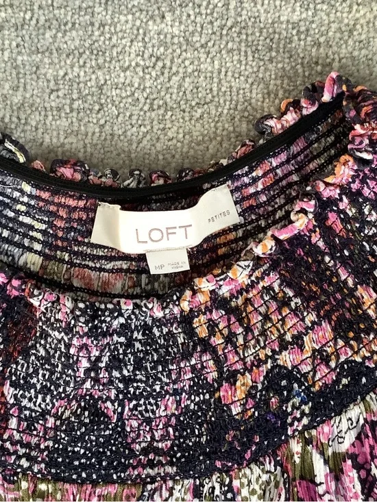 LOFT  Multicolor Floral Patchwork Flutter Sleeve Top Sz. MP - Picture 5 of 6